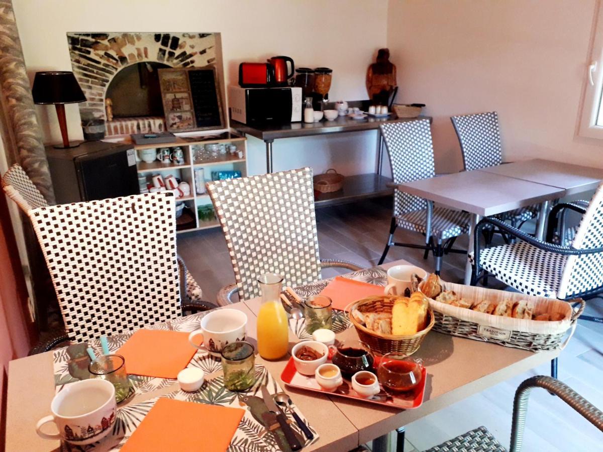 Le Moulin Bleu Bed & Breakfast Seigy Eksteriør bilde